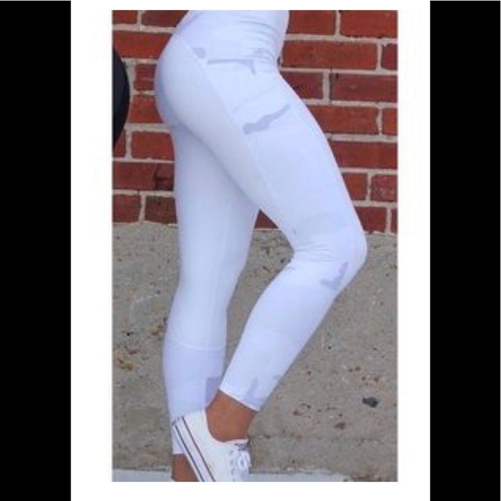Curves & Combat Boots Snow Camo V1 Leggings